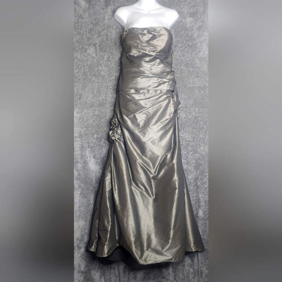 Love Dresses & Skirts - Love strapless dress